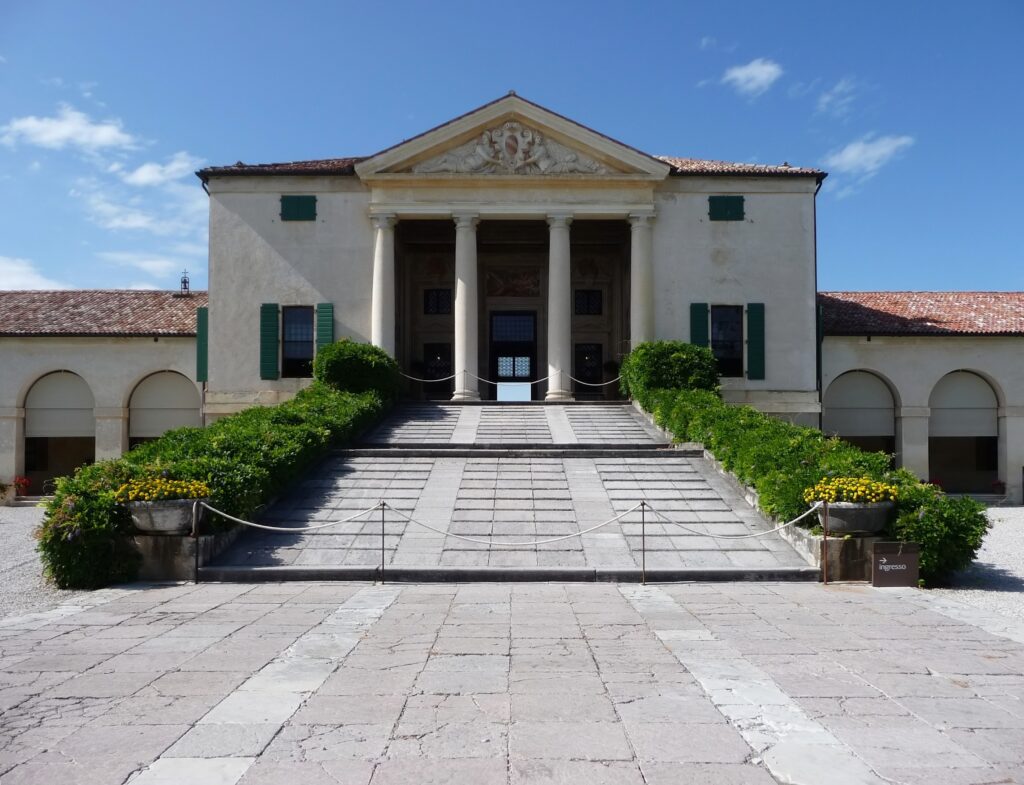 Villa Emo a Fanzolo di Vedelago con il corpo centrale palladiano e le barchesse